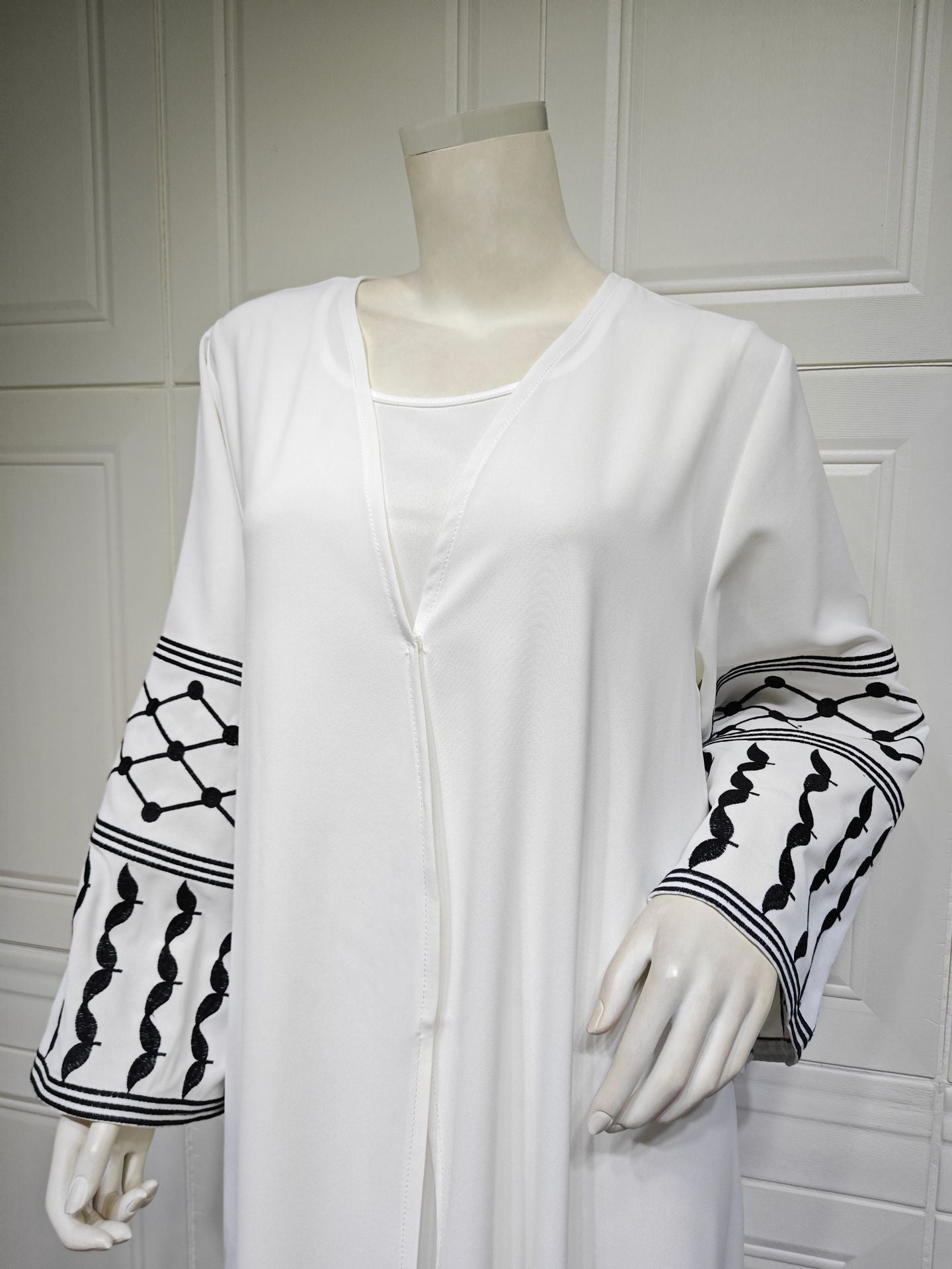 Women's White Abaya Embroidered Robe