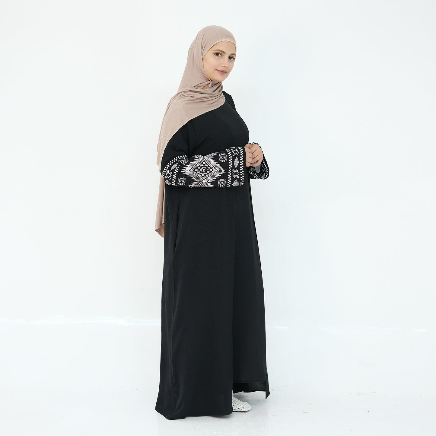 Women's Beautifully Embroidered Cardigan Open Abaya