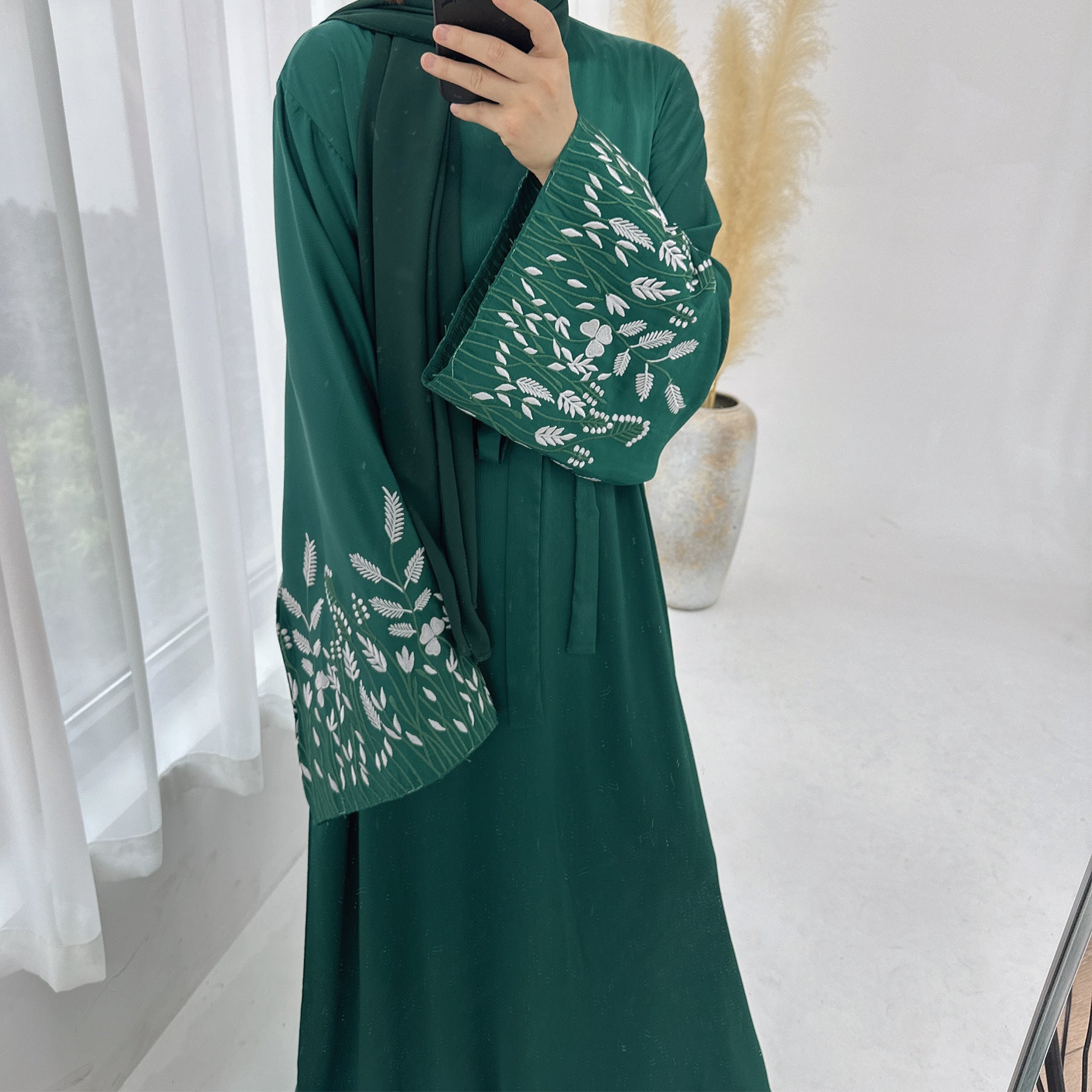 Dubai Leaf Embroidery Elegant Dress Abayaya Dubai Leaf Embroidery Elegant Dress Abayaya