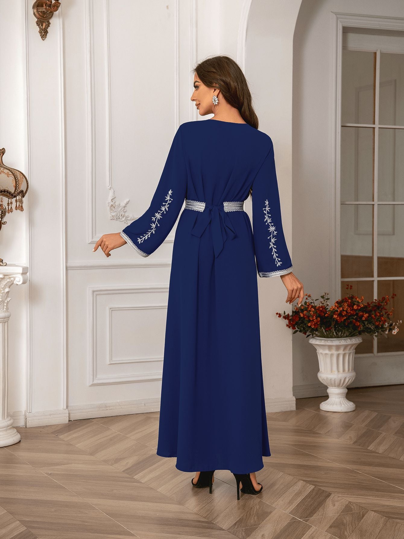 Loose Embroidery Long-sleeved Dress