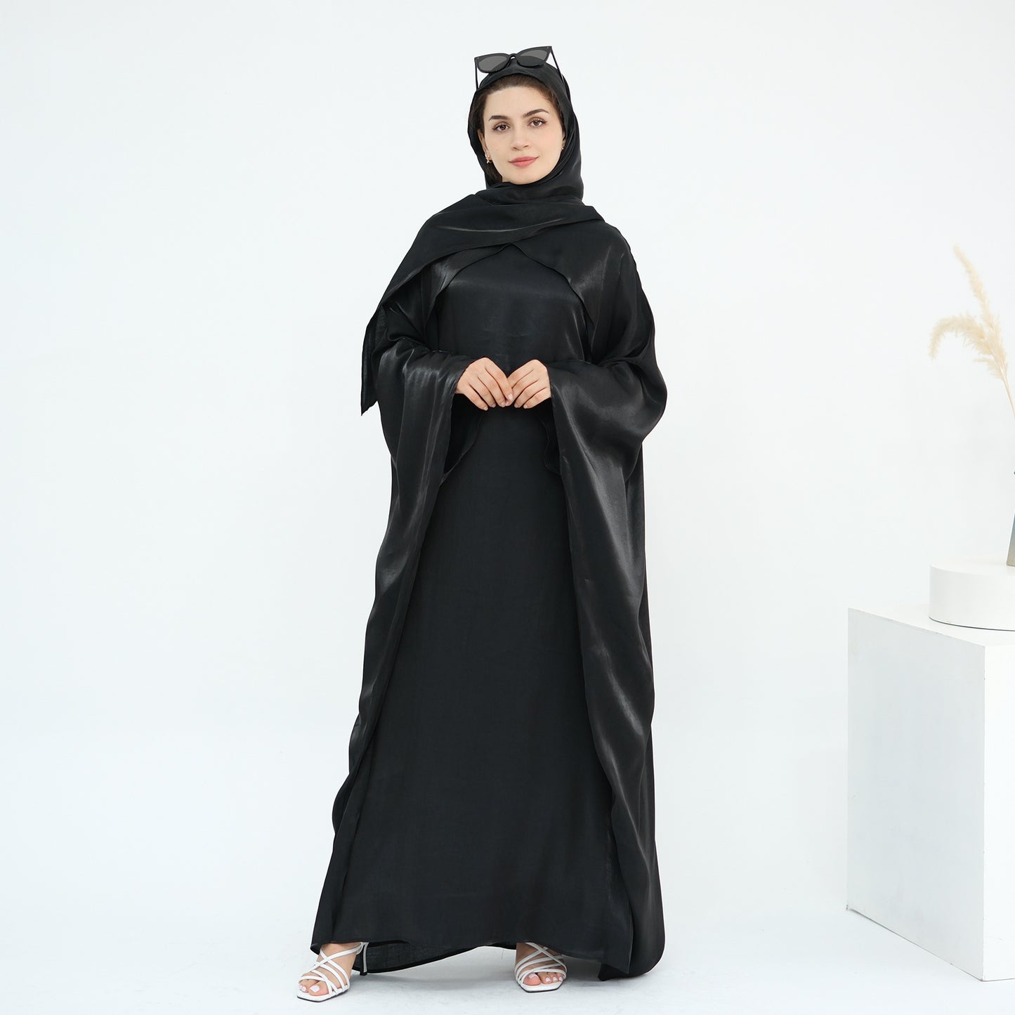 Dubai Women's Solid Color Beaded Elegant Abaya