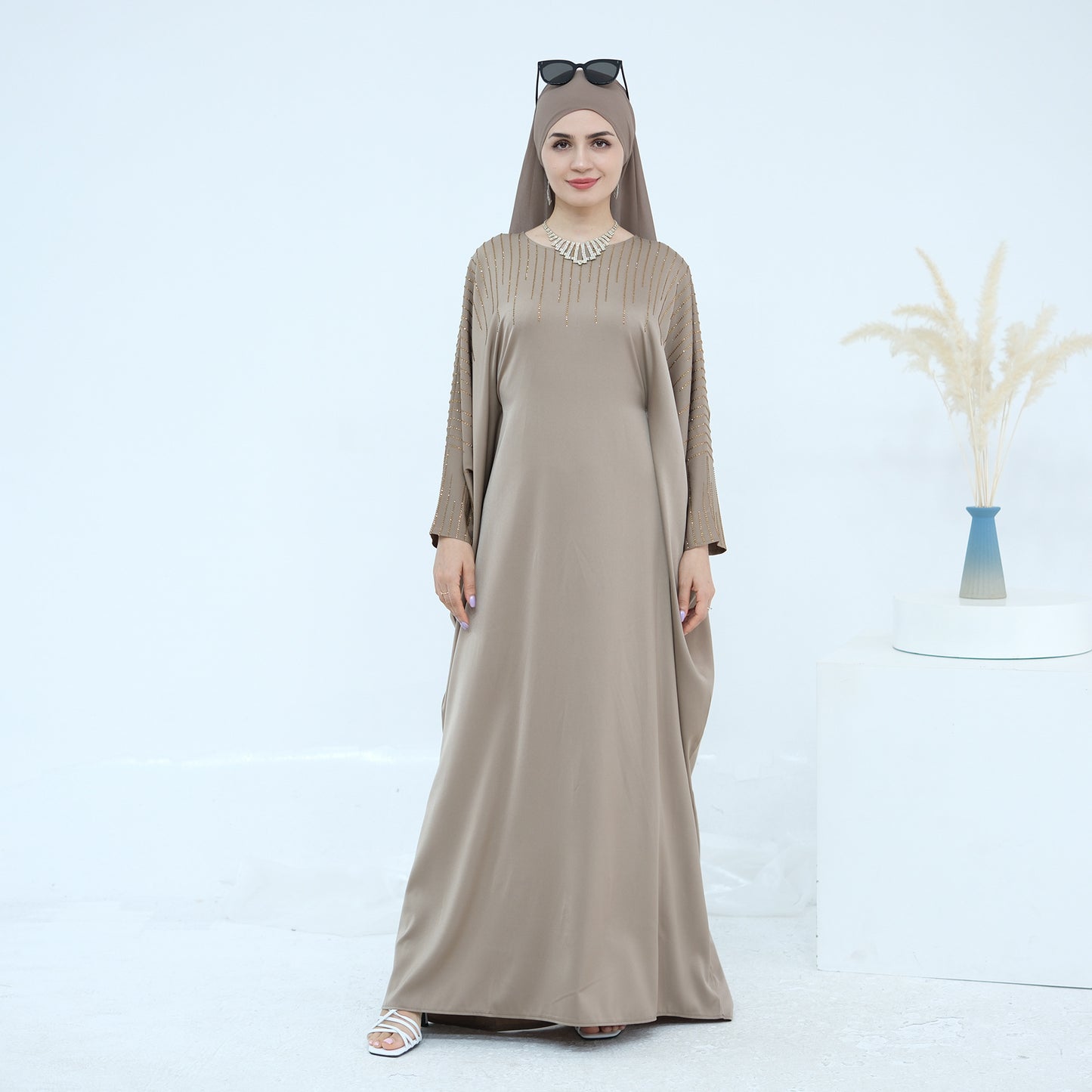 Luxury Rhinestone Maxi Dress with Belt Elegant Dubai Modest Fashion
