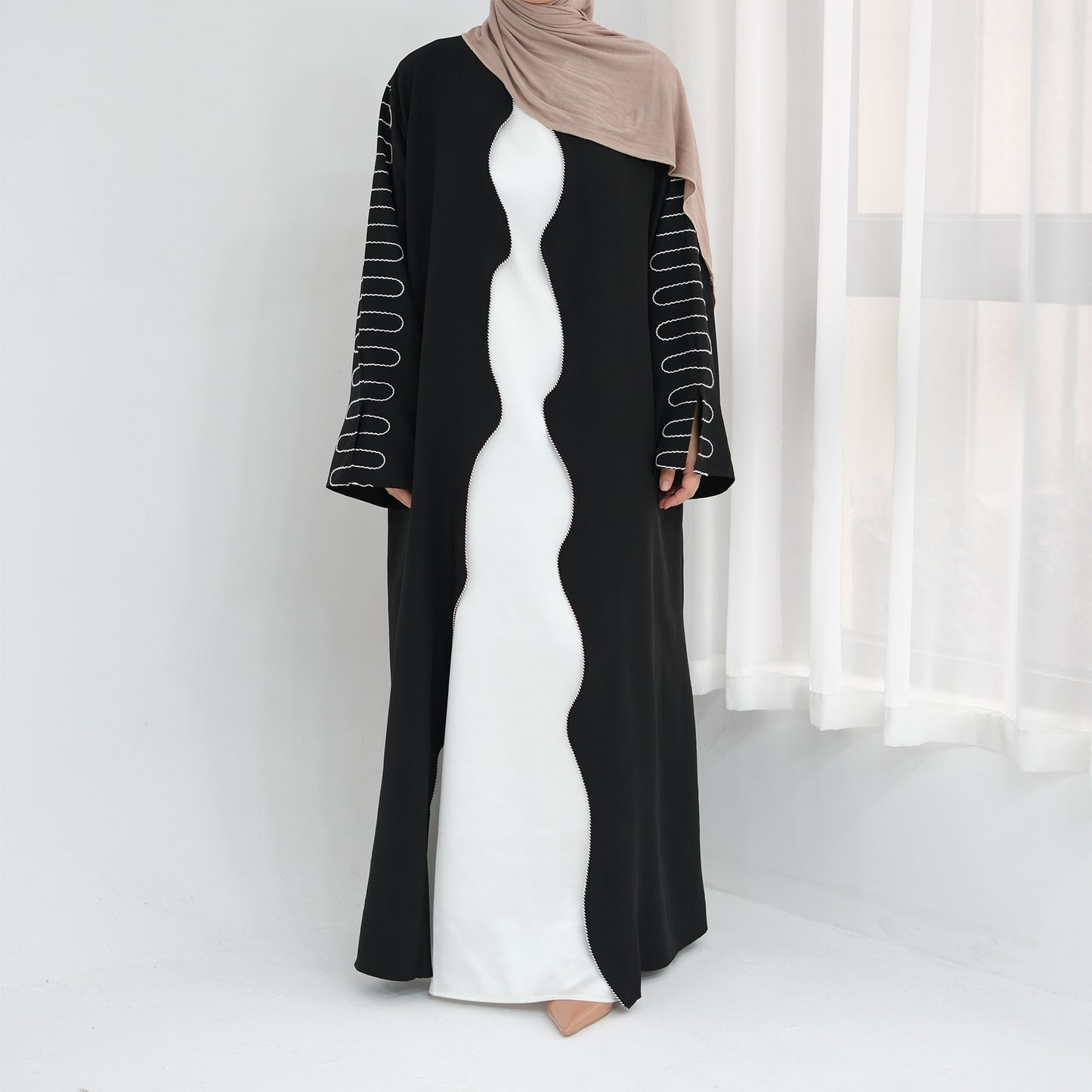 Women's Embroidered Wavy Cardigan Open Abaya