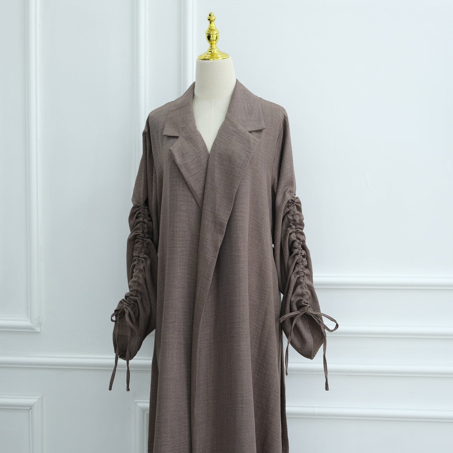 Elegant Blazer-Collar Abaya Cardigan with Ruched Sleeves