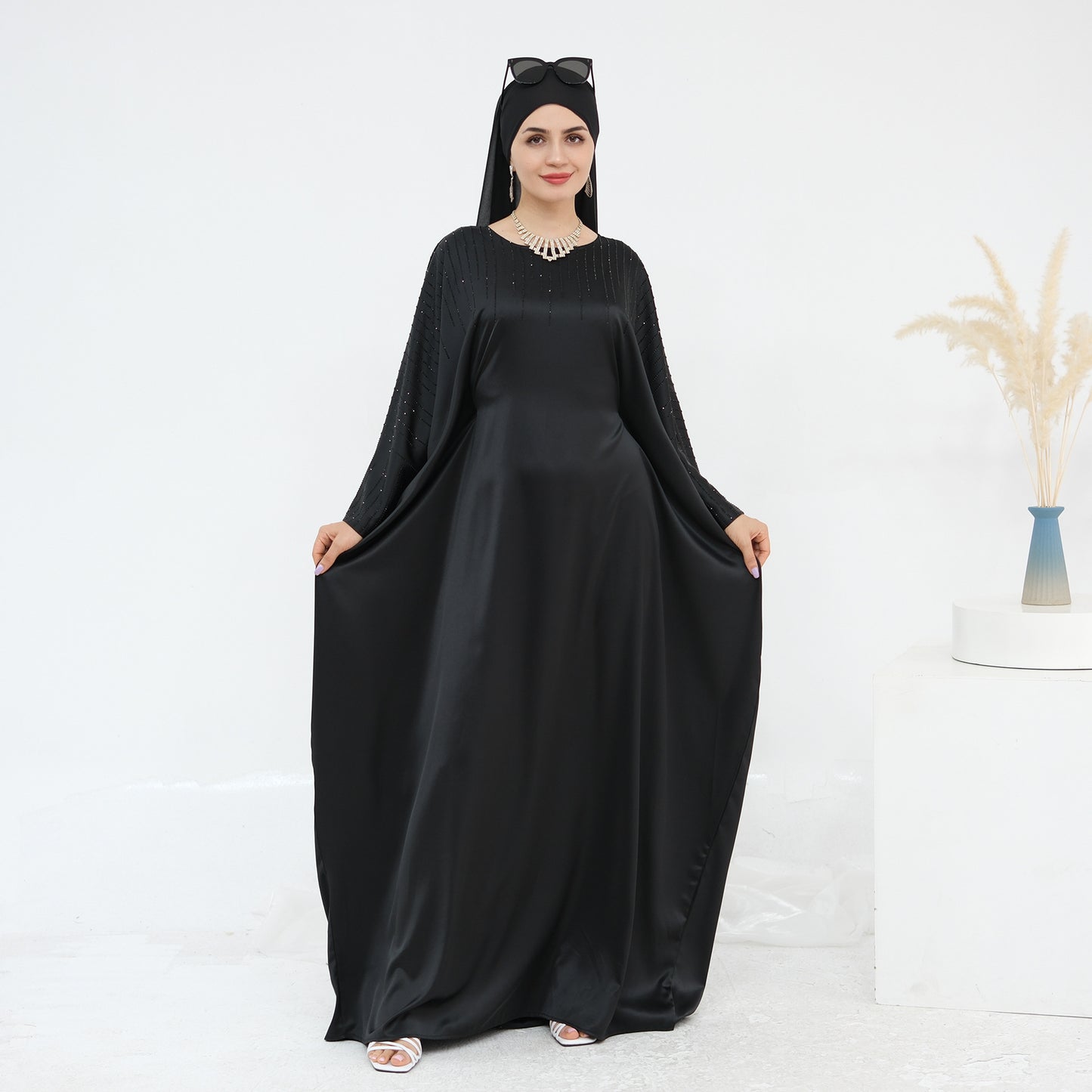 Luxury Rhinestone Maxi Dress with Belt Elegant Dubai Modest Fashion