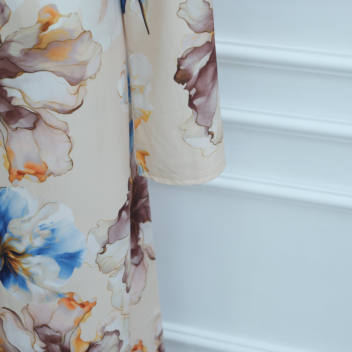 Floral Print Maxi Dress with Round Neck and Long Sleeves