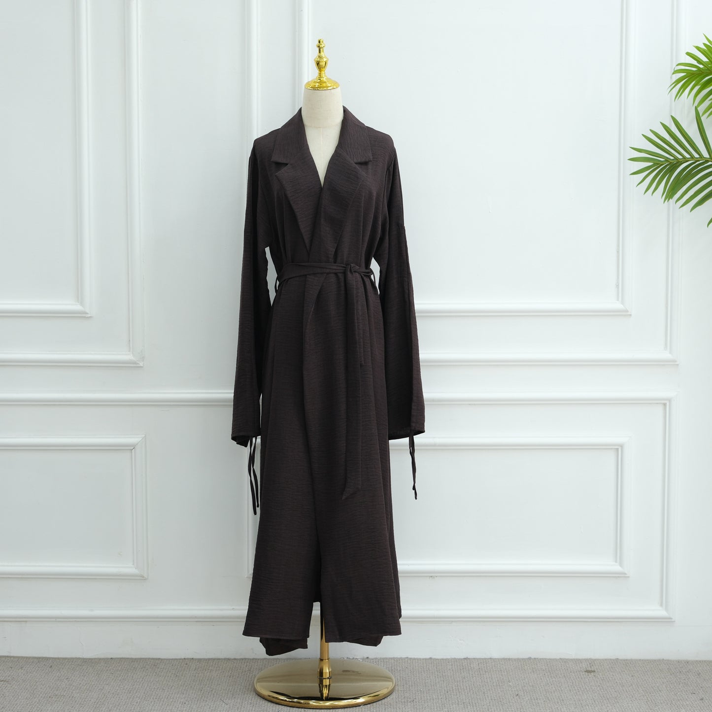 Elegant Blazer-Collar Abaya Cardigan with Ruched Sleeves