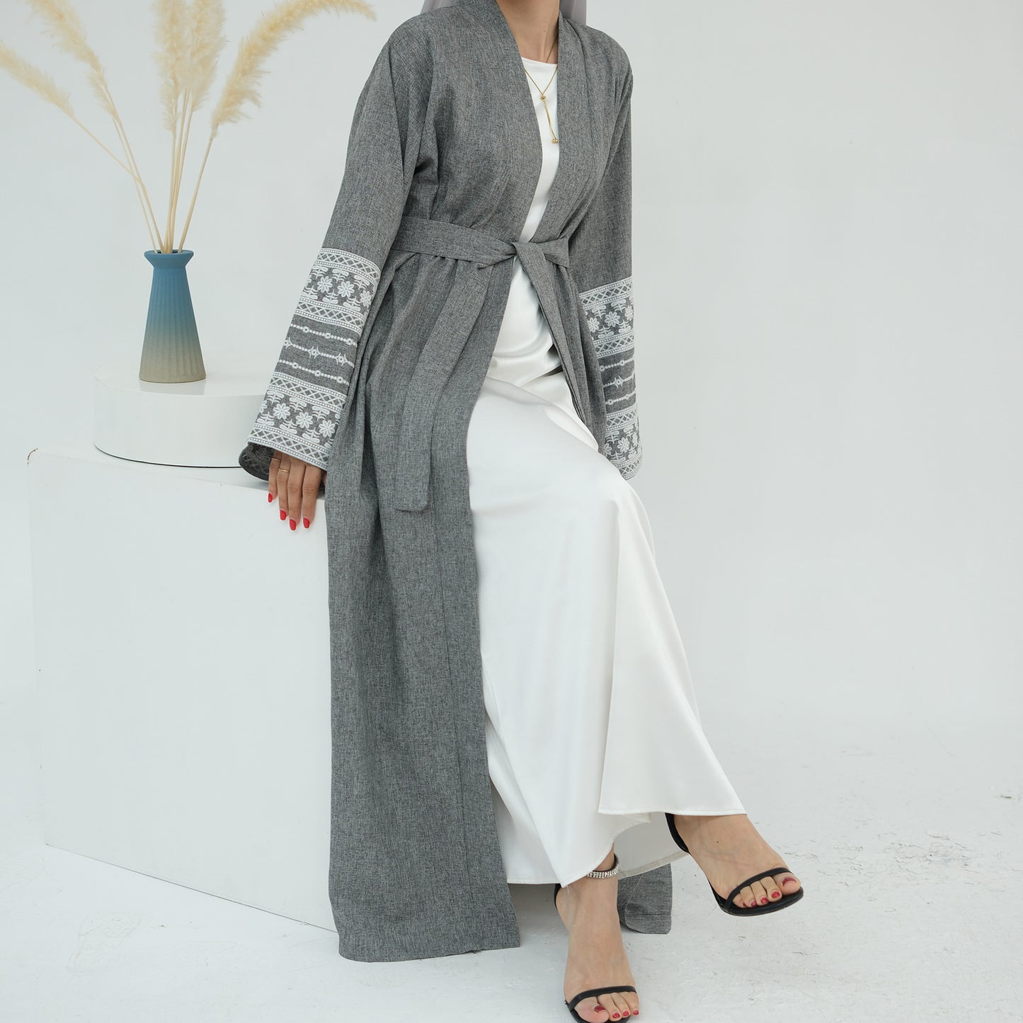 Women's Embroidered Elegant Cardigan Robe