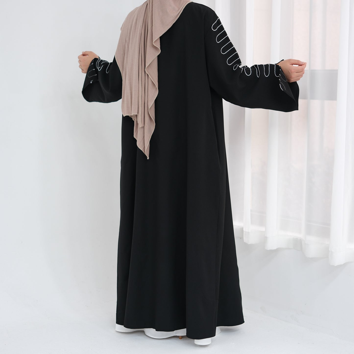 Women's Embroidered Wavy Cardigan Open Abaya