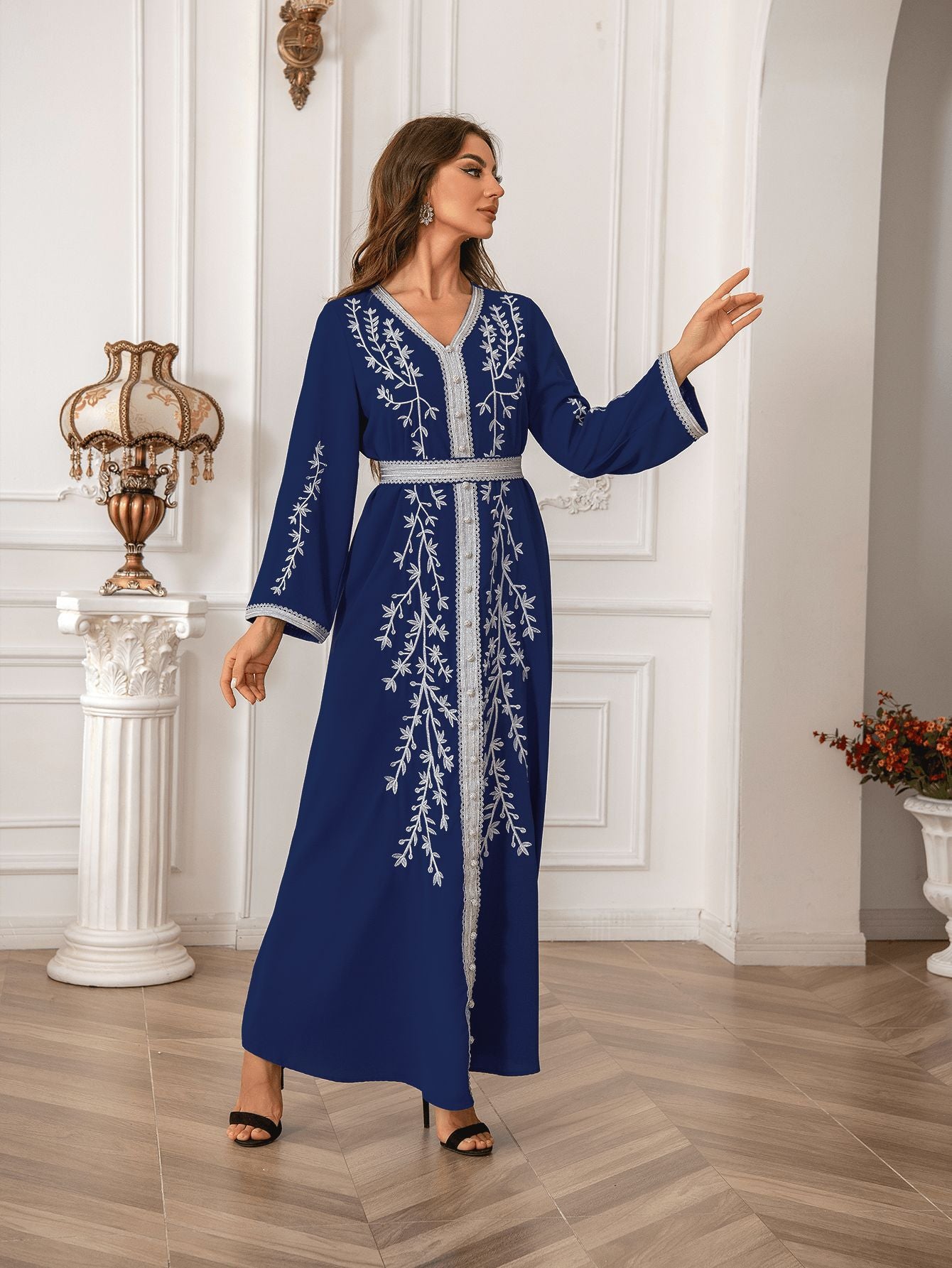 Loose Embroidery Long-sleeved Dress